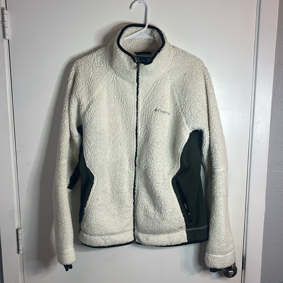 Columbia White Fuzzy Jacket.  XL - Picture 2 of 3